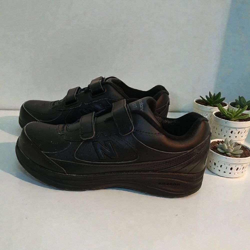 New Balance 577 Boys Triple Black Easy Close Sneakers - Size 5D